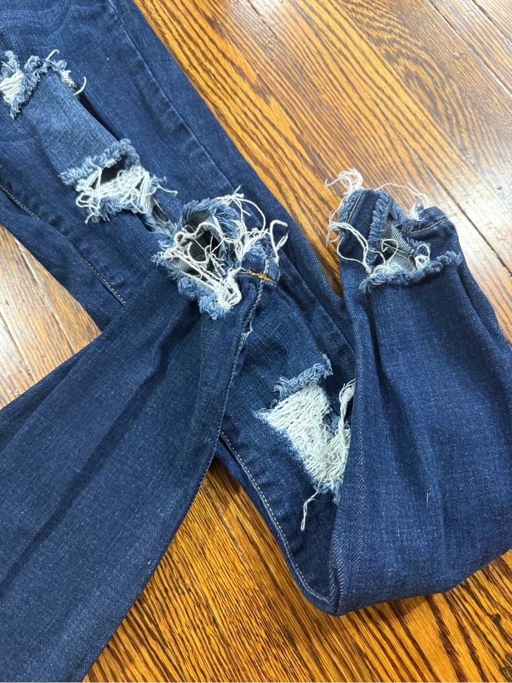 Cello Distressed Skinny Jeans Size 7 Ripped Blue Denim with Back Ankle Fray - Picture 5 of 8